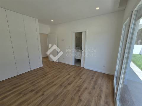 Moradia Isolada T4 com piscina - Azeitão