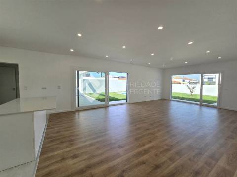 Moradia Isolada T4 com piscina - Azeitão