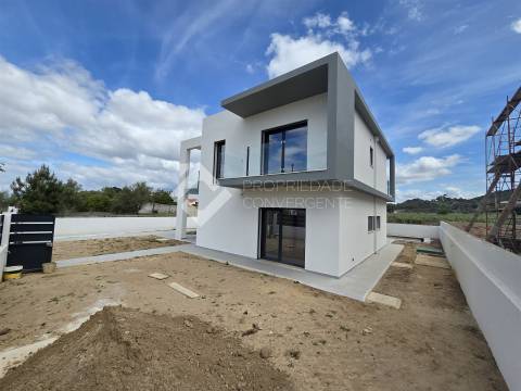 Moradia Isolada T4 com piscina - Azeitão