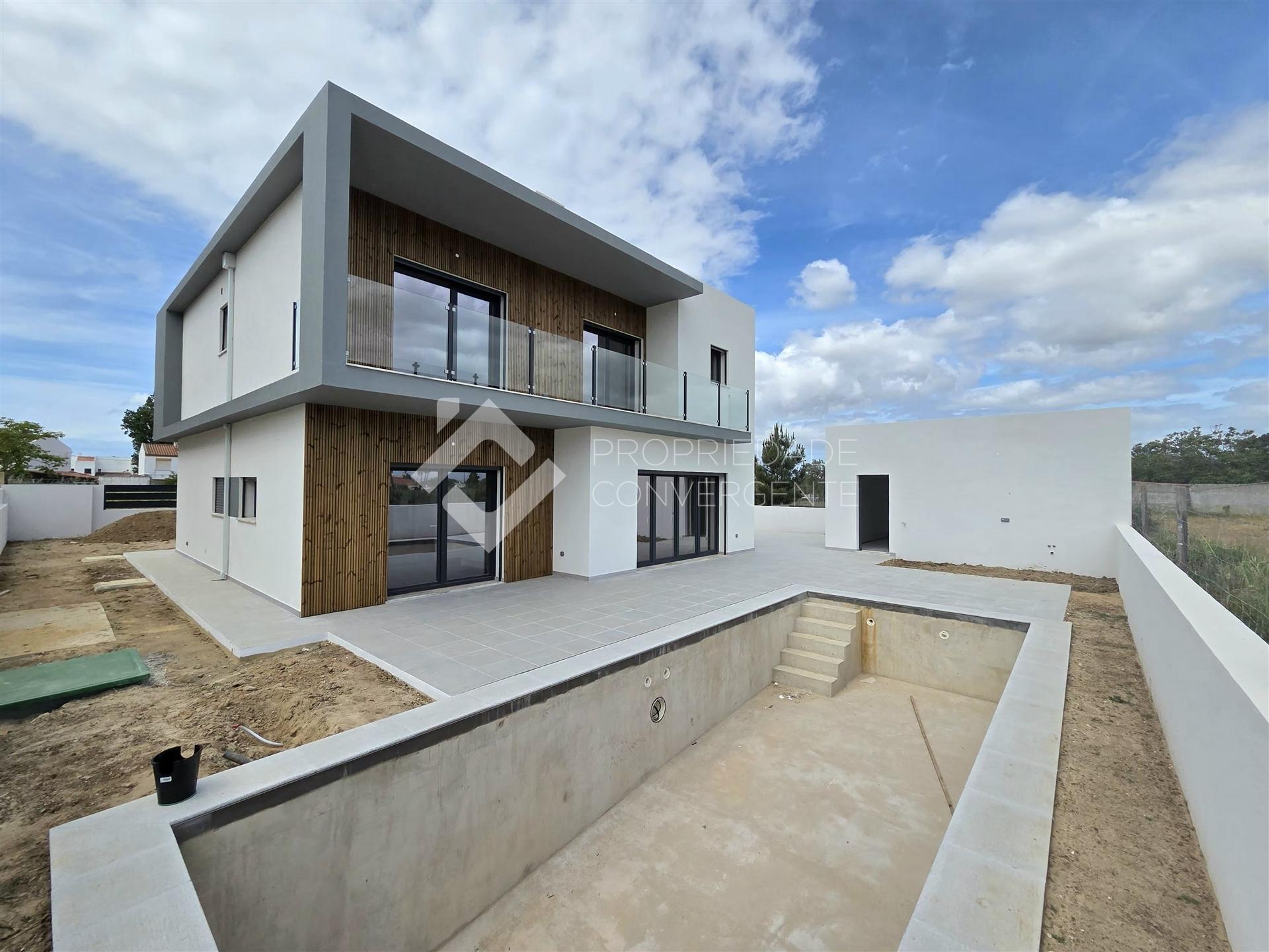 Moradia Isolada T4 com piscina - Azeitão