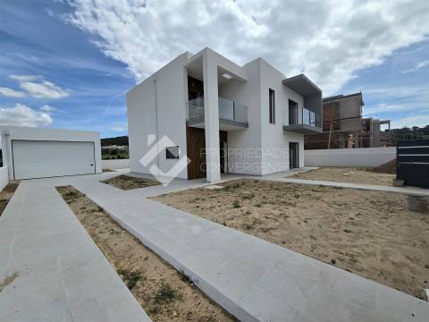 Moradia Isolada T4 com piscina - Azeitão