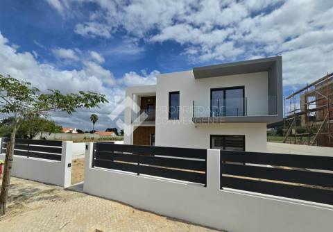 Moradia Isolada T4 com piscina - Azeitão