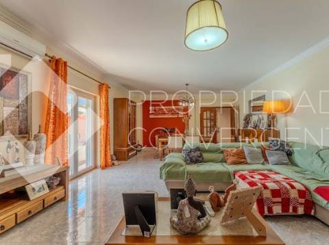 Moradia Isolada T5 com piscina - Azeitão