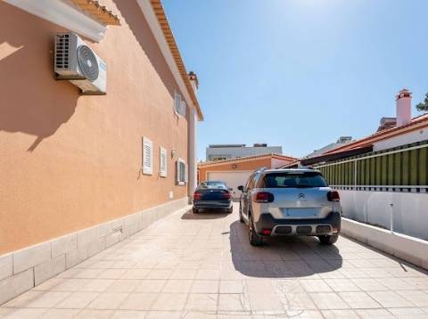 Moradia Isolada T5 com piscina - Azeitão