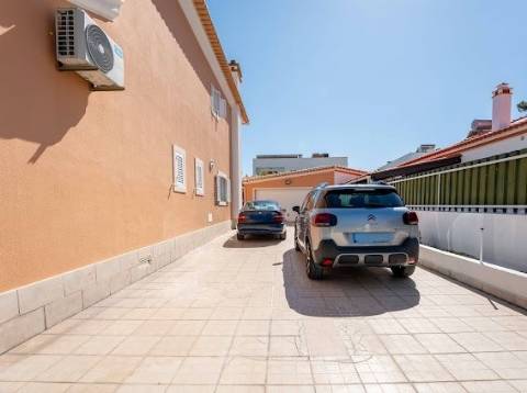 Moradia Isolada T5 com piscina - Azeitão