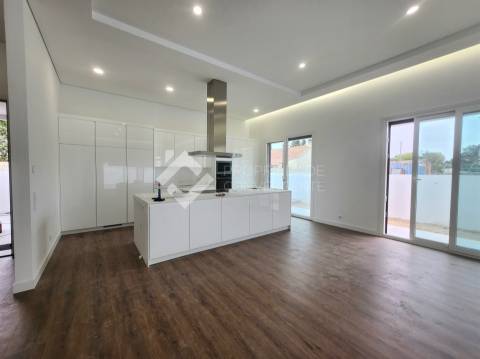 Moradia Isolada T3 com piscina - Azeitão