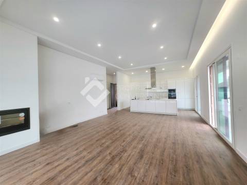 Moradia Isolada T3 com piscina - Azeitão