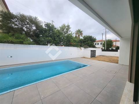 Moradia Isolada T3 com piscina - Azeitão