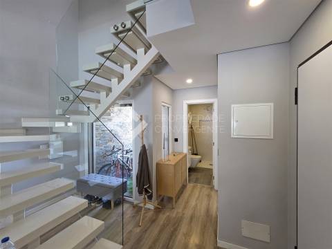 Moradia Geminada T4 com piscina - Fernão Ferro