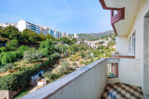 Apartamento T4 para VENDA na Calçada das Poldras, zona baixa da Covilhã