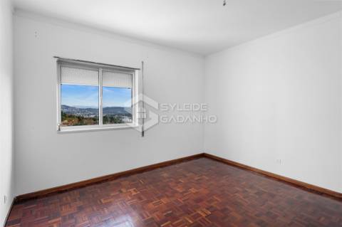 Apartamento T4 para VENDA na Calçada das Poldras, zona baixa da Covilhã