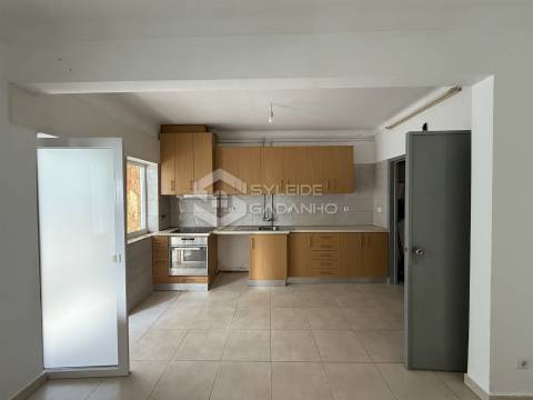 Apartamento T4 para ARRENDAMENTO na Covilhã