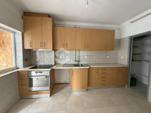 Apartamento T4 para ARRENDAMENTO na Covilhã