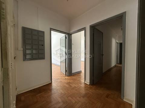 Apartamento T4 para ARRENDAMENTO na Covilhã