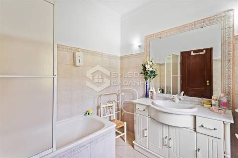 Moradia Rústica T5 Venda em Tortosendo,Covilhã