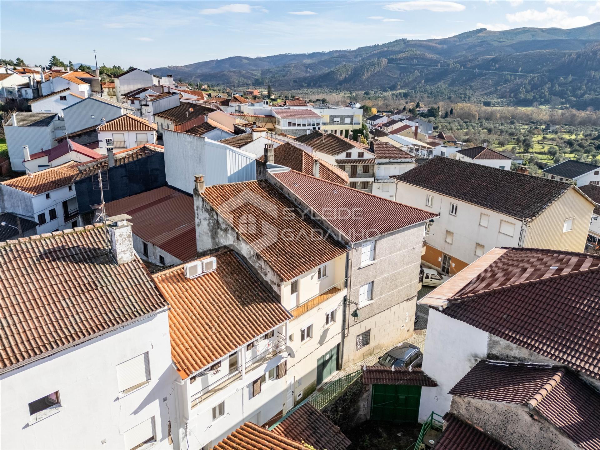 Moradia em Banda T2 Venda em Barco e Coutada,Covilhã