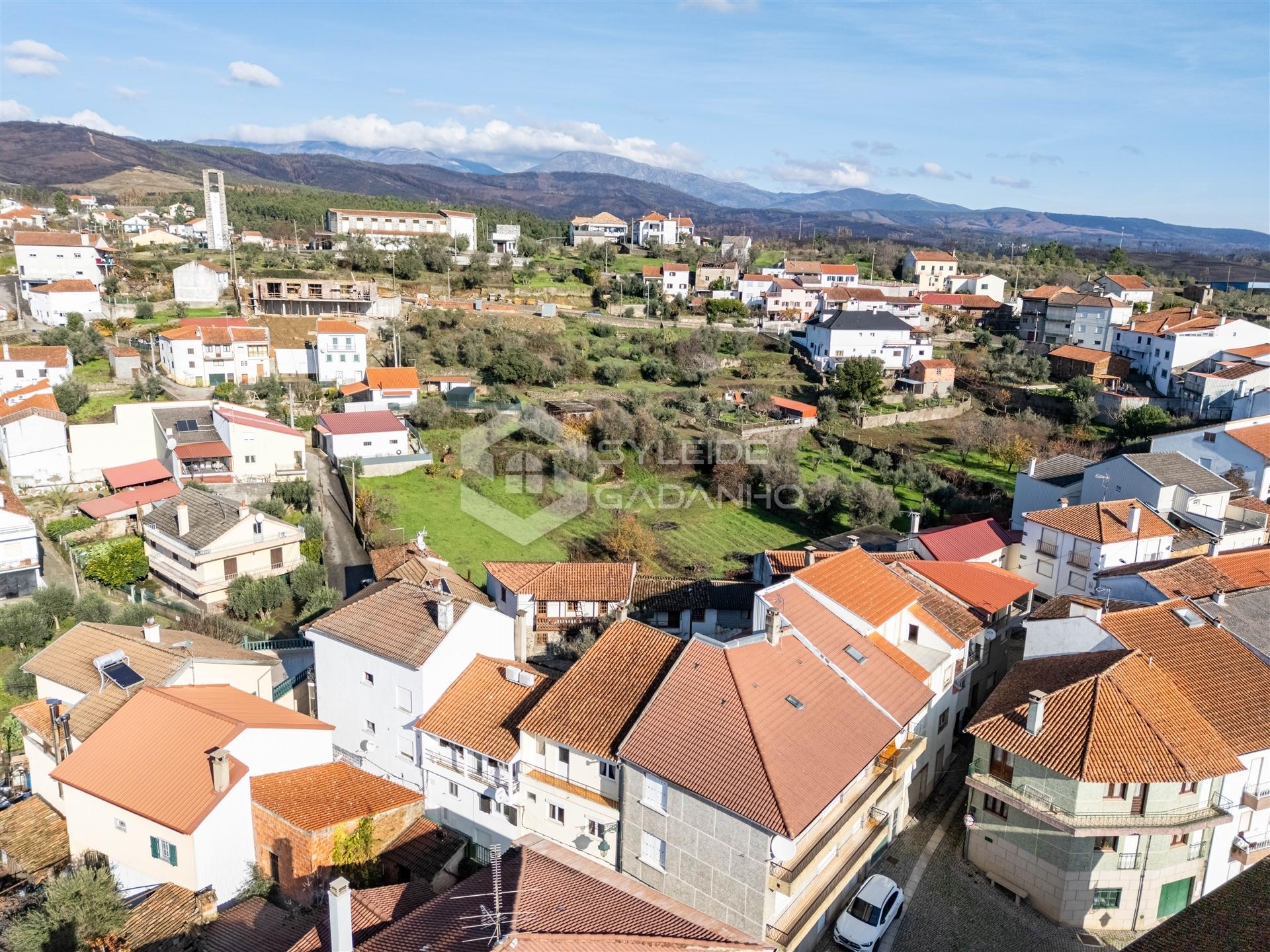 Moradia em Banda T2 Venda em Barco e Coutada,Covilhã
