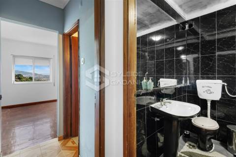 Apartamento T4 para VENDA na Calçada das Poldras, zona baixa da Covilhã