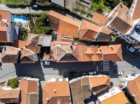 Prédio para venda centro de Caria com comércio no rés-do-chão e ampla habitação nos pisos superiores