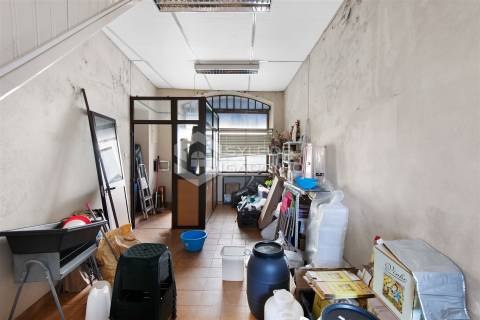 Prédio para venda centro de Caria com comércio no rés-do-chão e ampla habitação nos pisos superiores