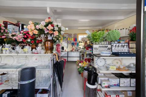 Prédio para venda centro de Caria com comércio no rés-do-chão e ampla habitação nos pisos superiores