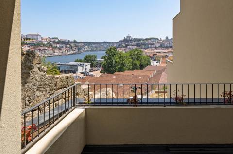 Apartamento T2 com vista para o Rio Douro