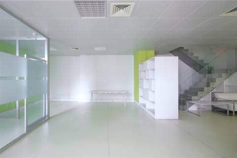 Escritório em Gaia, no Edifício do ISLA, com rendimento