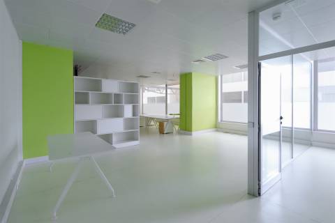 Escritório em Gaia, no Edifício do ISLA, com rendimento