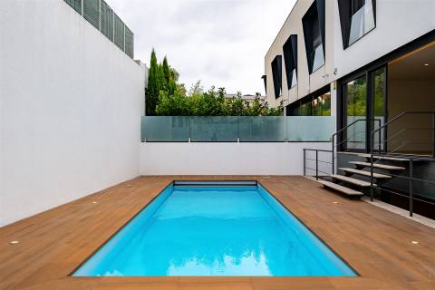 Moradia T3, com 3 suites, jardim e Piscina na Boavista