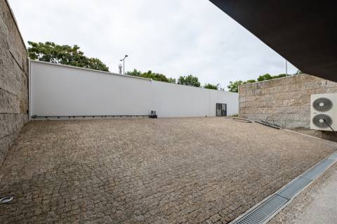 Moradia T3, com 3 suites, jardim e Piscina na Boavista