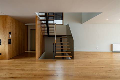 Moradia T3, com 3 suites, jardim e Piscina na Boavista