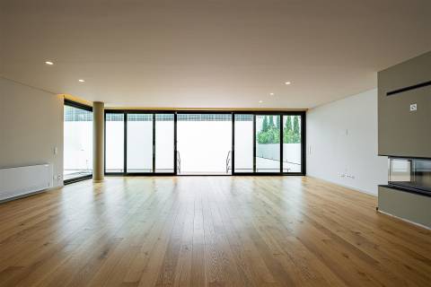 Moradia T3, com 3 suites, jardim e Piscina na Boavista