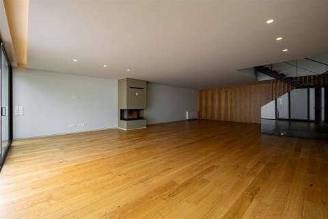 Moradia T3, com 3 suites, jardim e Piscina na Boavista