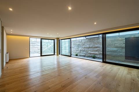 Moradia T3, com 3 suites, jardim e Piscina na Boavista