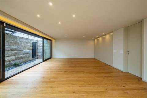 Moradia T3, com 3 suites, jardim e Piscina na Boavista