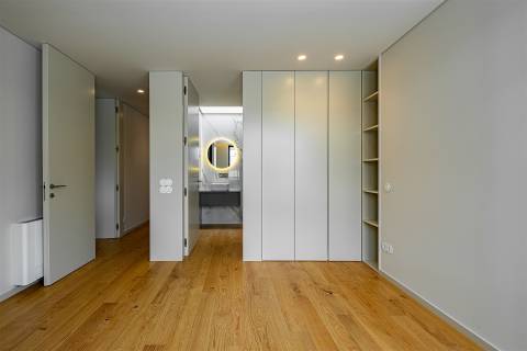 Moradia T3, com 3 suites, jardim e Piscina na Boavista