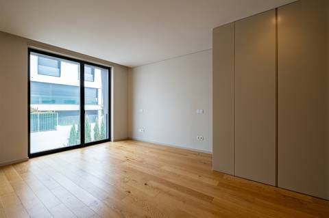 Moradia T3, com 3 suites, jardim e Piscina na Boavista