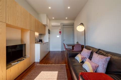Oporto Studio Pool Oasis: Arrendamento Médio Prazo no Bonfim