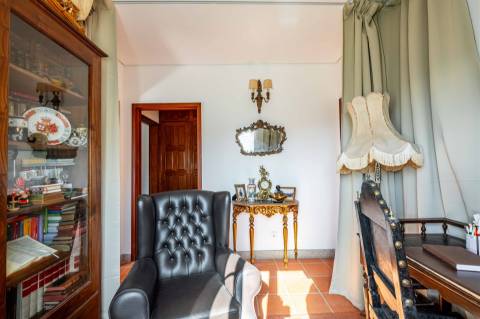 Casa Rústica T2 com Grande Terreno