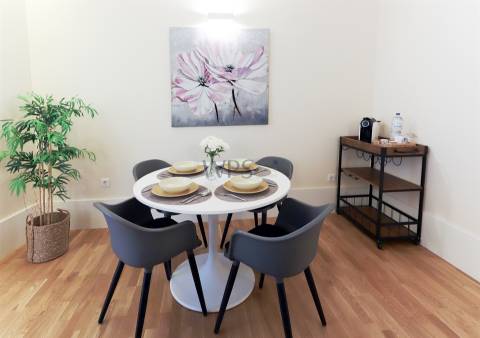 T0 com 1 quarto independente, na Baixa do Porto, com Licença AL