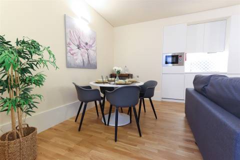 T0 com 1 quarto independente, na Baixa do Porto, com Licença AL