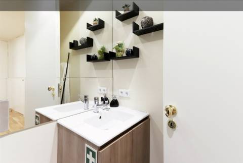 T0 com 1 quarto independente, na Baixa do Porto, com Licença AL