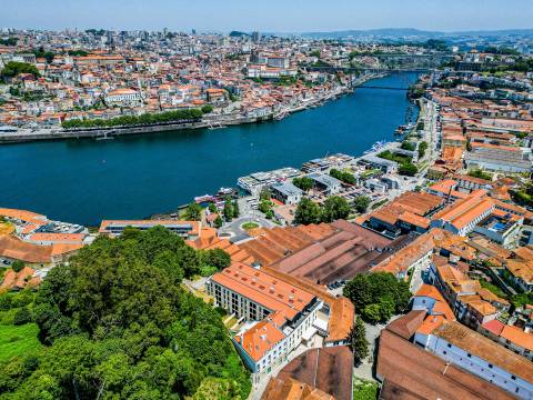 Apartamento T2 para Arrendamento, zona histórica de gaia, com piscina, spa e vista panorâmica