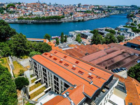 Apartamento T2 para Arrendamento, zona histórica de gaia, com piscina, spa e vista panorâmica