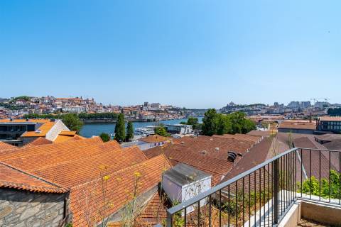 Apartamento T2 com vista para o Rio Douro