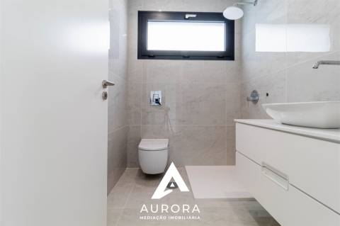 Moradia T4 Venda em Anta e Guetim,Espinho