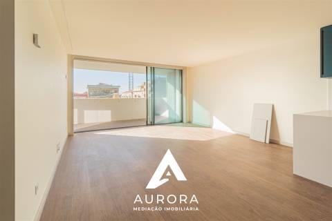 Apartamento T3 varanda Poente 117m2 área útil Garagem Box 2 viaturas