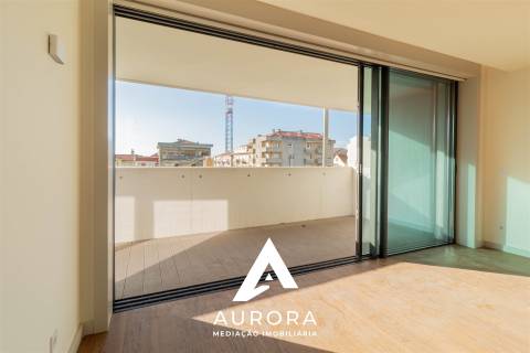 Apartamento T3 varanda Poente 117m2 área útil Garagem Box 2 viaturas