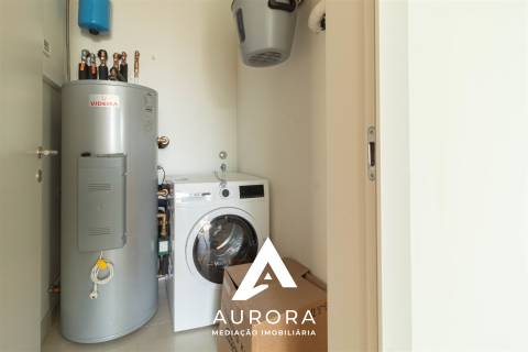 Apartamento T3 varanda Poente 117m2 área útil Garagem Box 2 viaturas