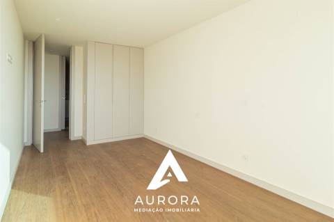 Apartamento T3 varanda Poente 117m2 área útil Garagem Box 2 viaturas